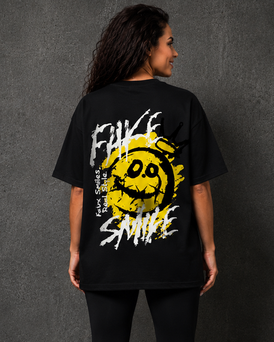 „Fake Smile“ – Oversized Shirt